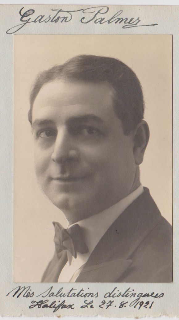 This photo of Gaston Palmer with his autograph and his family tree were sent by Olivier Caignart.